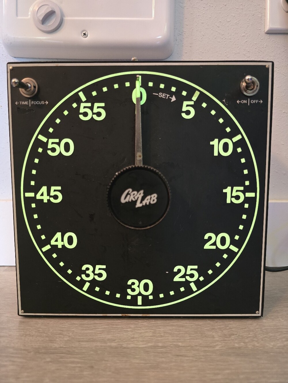 Vintage GraLab Model 300 Darkroom Timer – Working Luminous Analog Clock
